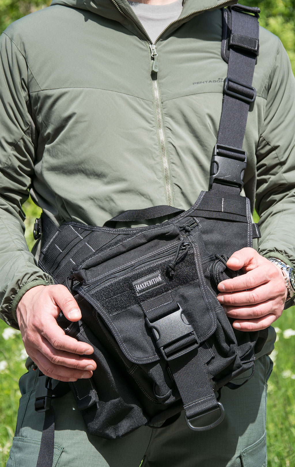 Сумка через плечо тактическая Maxpedition JUMBO VERSIPACK 26x10x22 black 