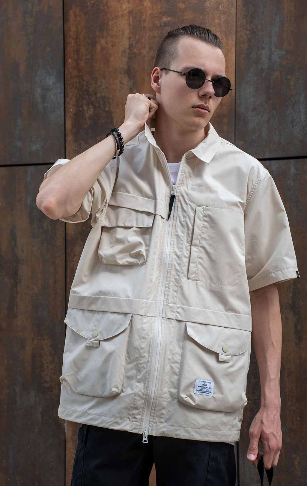 Ветровка-рубашка ALPHA INDUSTRIES SHORT SLEEVE MULTI POCKET ZIPPERED SHIRT JACKET SS 24 m limestone 