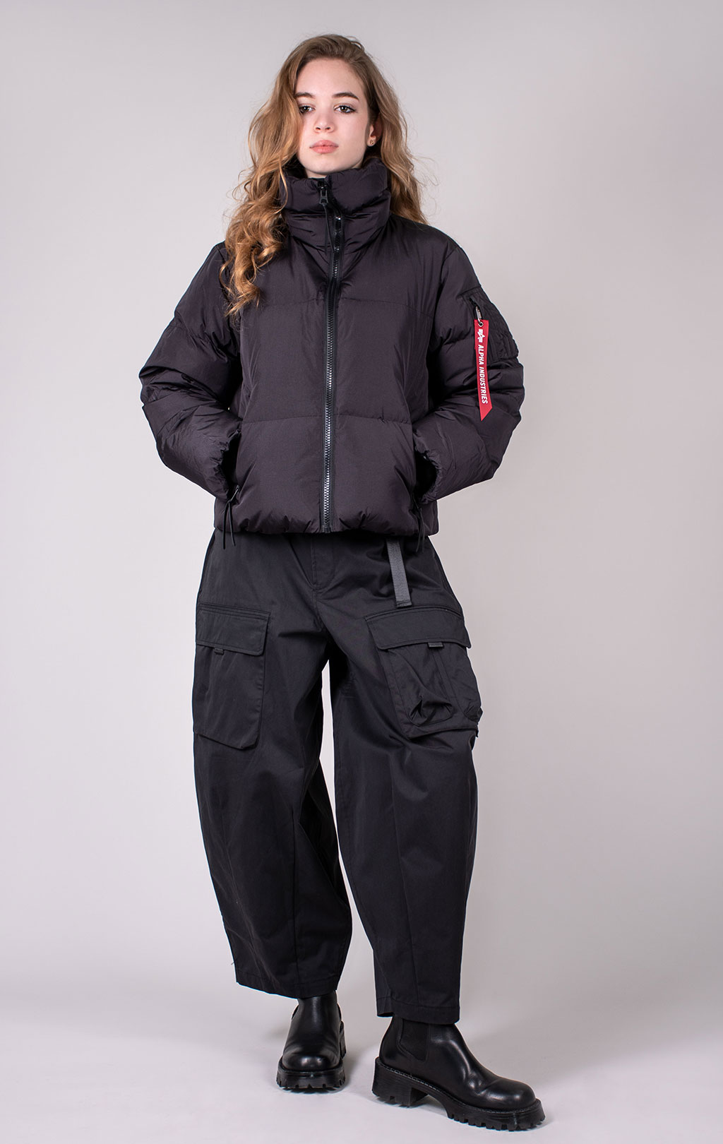 Женская куртка ALPHA INDUSTRIES SIERRA SHORT PUFFER FW 24/25 black 