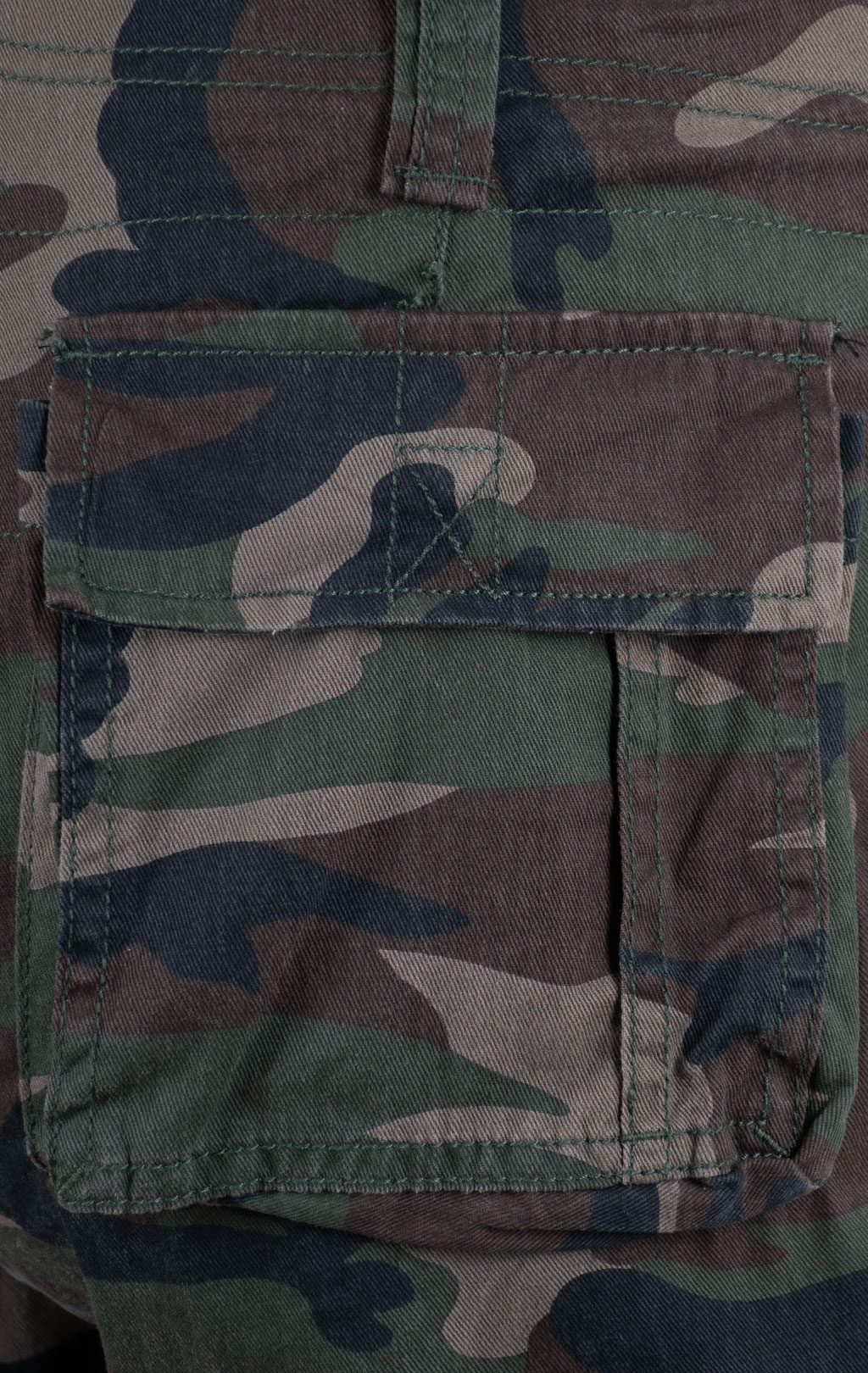Шорты карго удлинённые BRANDIT Urban Legend 3/4 camo woodland 