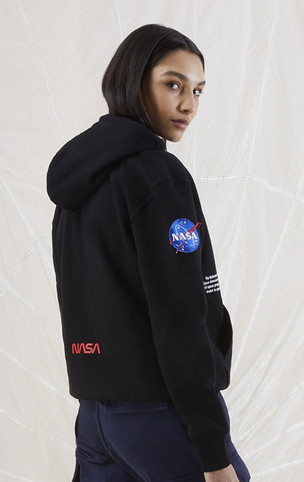 Толстовка ALPHA INDUSTRIES NASA WORM LOGO HOODIE SS 23 black 