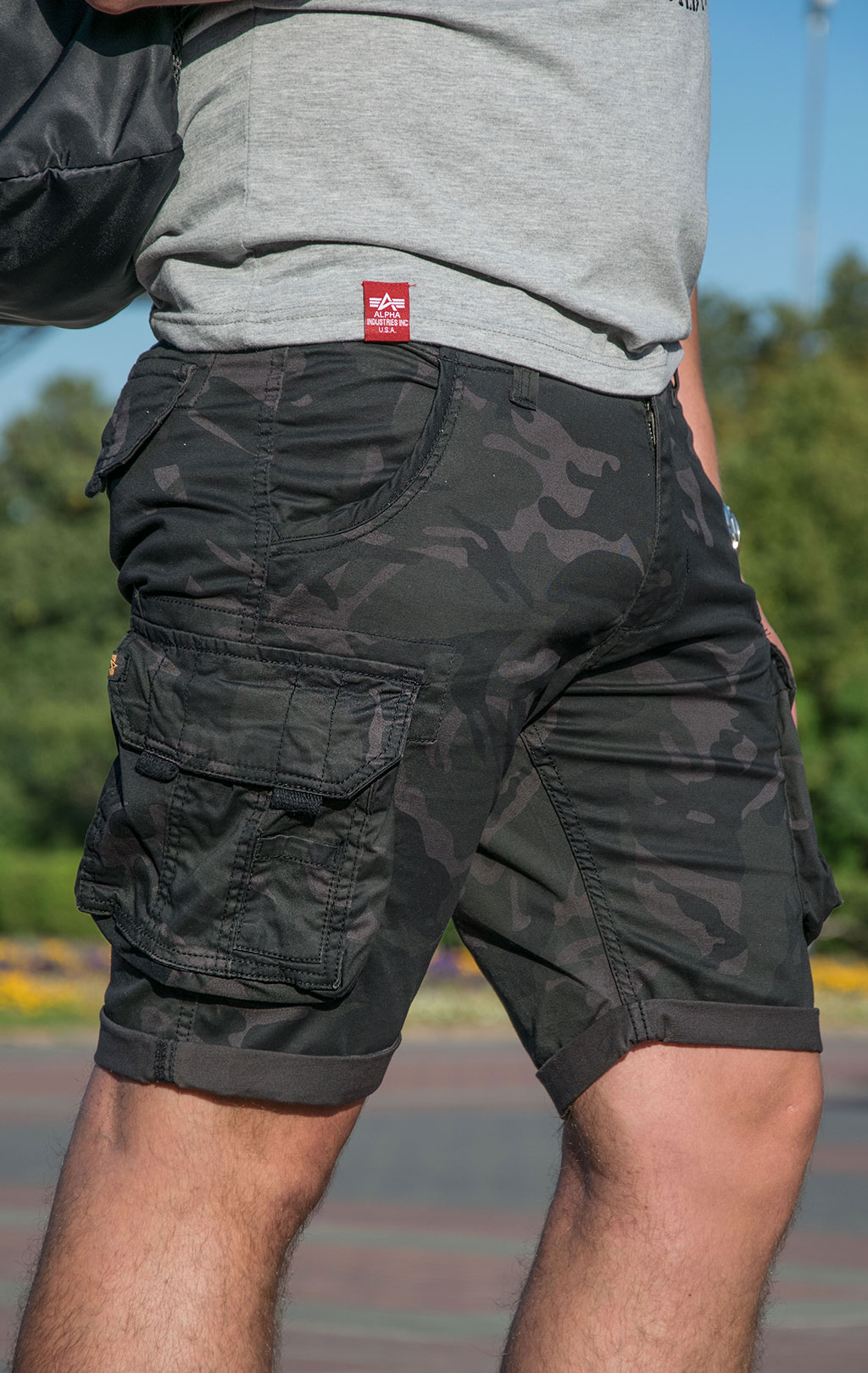 Шорты ALPHA INDUSTRIES CREW SHORT black camo 