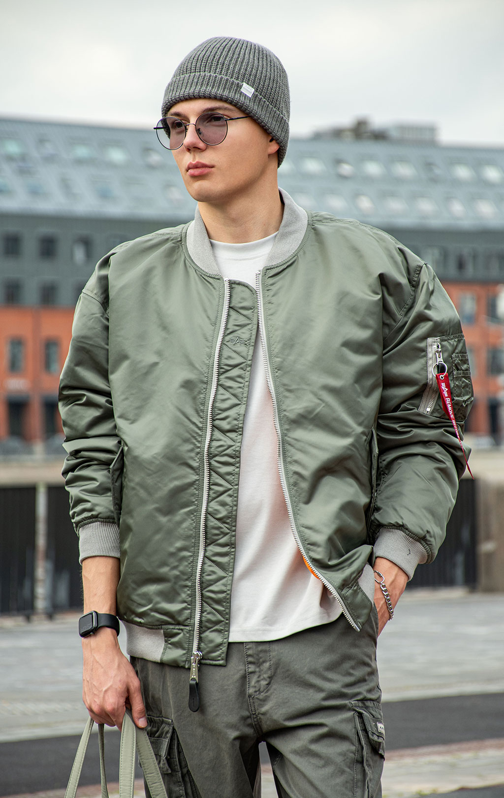 Бомбер ALPHA INDUSTRIES MA-1 CS vintage green 