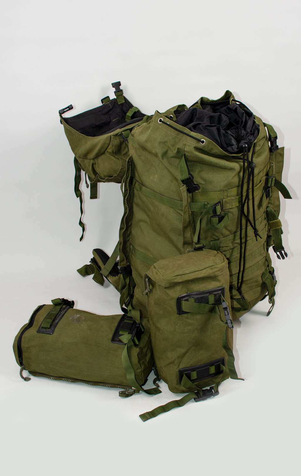 Рюкзак боевой LOWE 115 MOLLE с боковыми подсумками olive б/у 