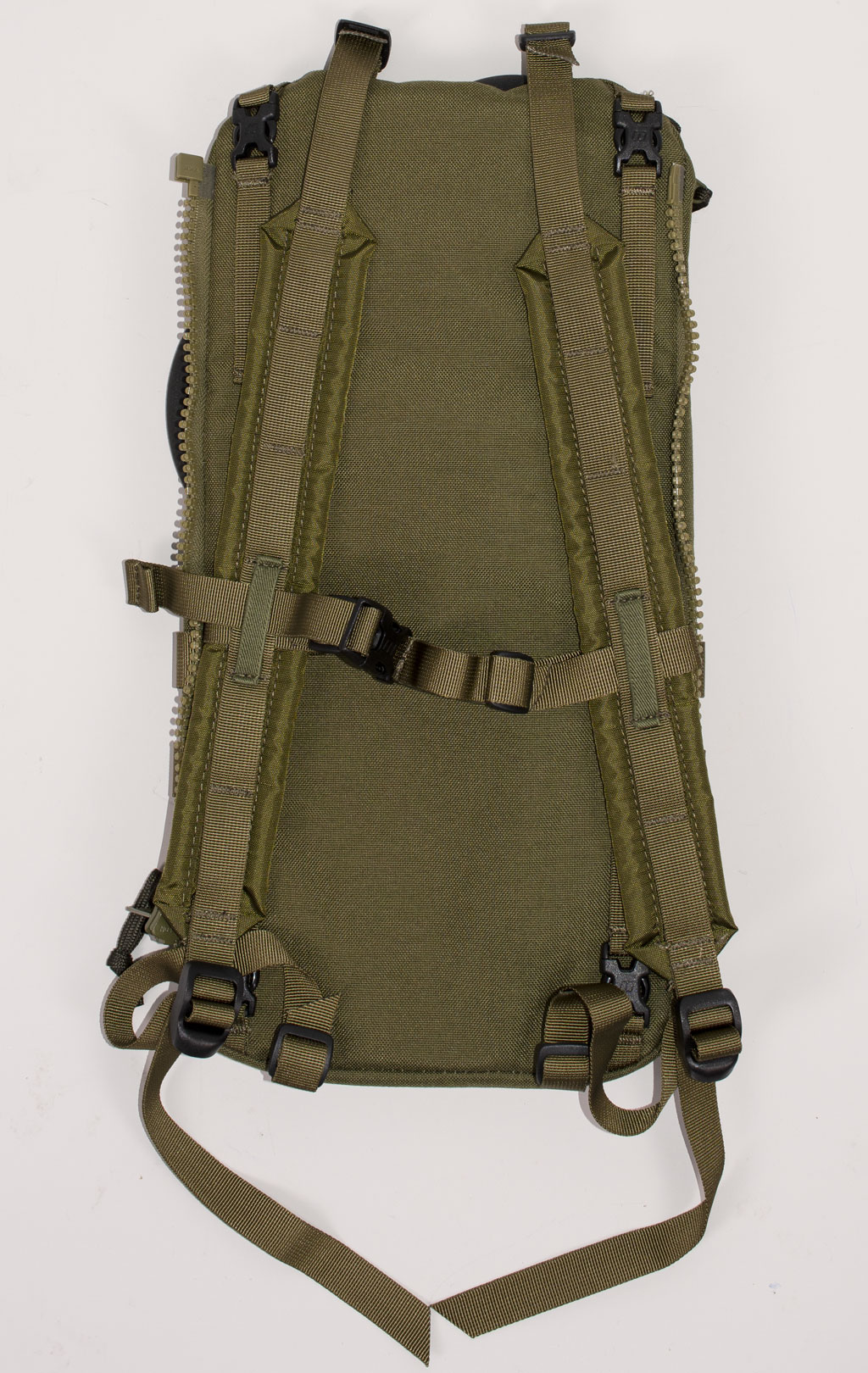 Питьевая система армейская BERGHAUS на молнии, горловина под клапаном, 3L olive б/у 