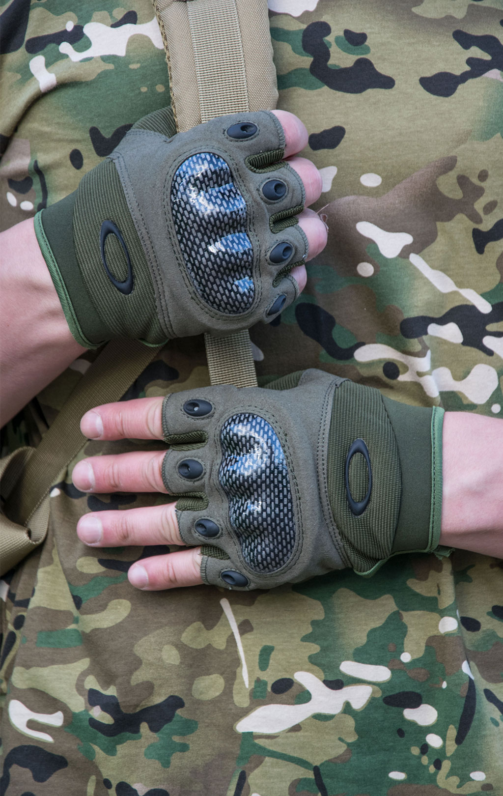 Перчатки тактические OK ASSAULT с пласт. защитой без пальцев green 