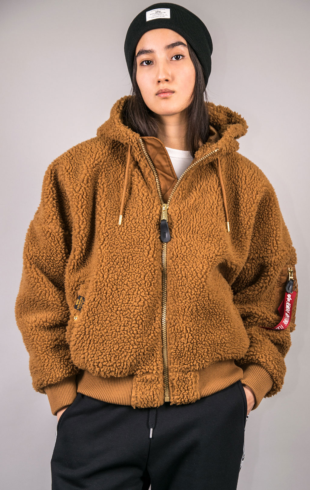 Женская куртка-бомбер лётная ALPHA INDUSTRIES OS HOODED TEDDY MA-1 camel 