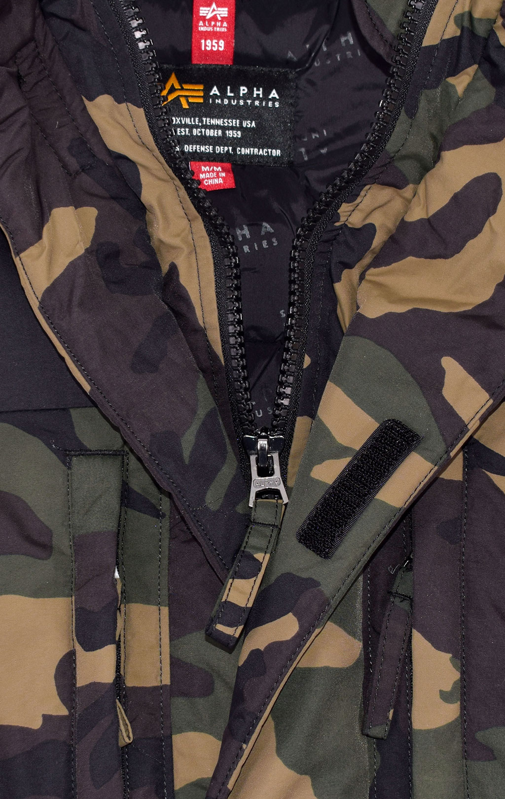 Куртка ALPHA INDUSTRIES AVALANCE PRIMALOFT dark camo woodland 