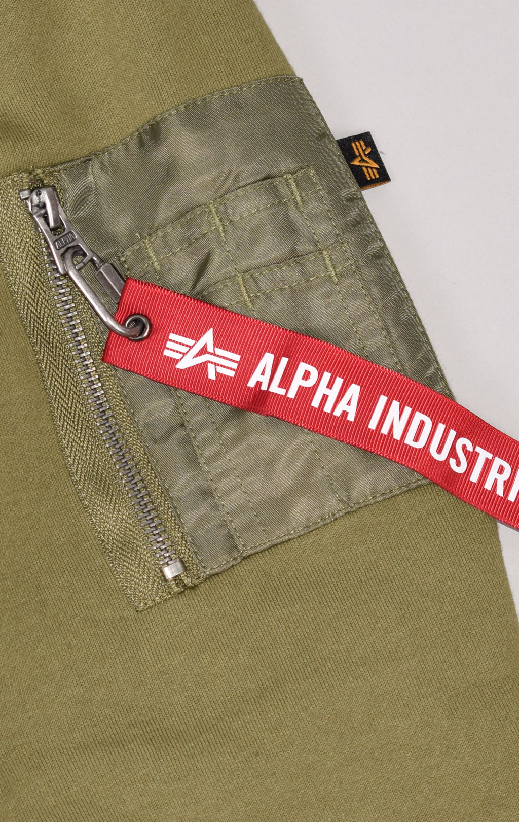 Толстовка ALPHA INDUSTRIES ESSENTIAL FULL-ZIP HOODIE FW 21/22 olive 