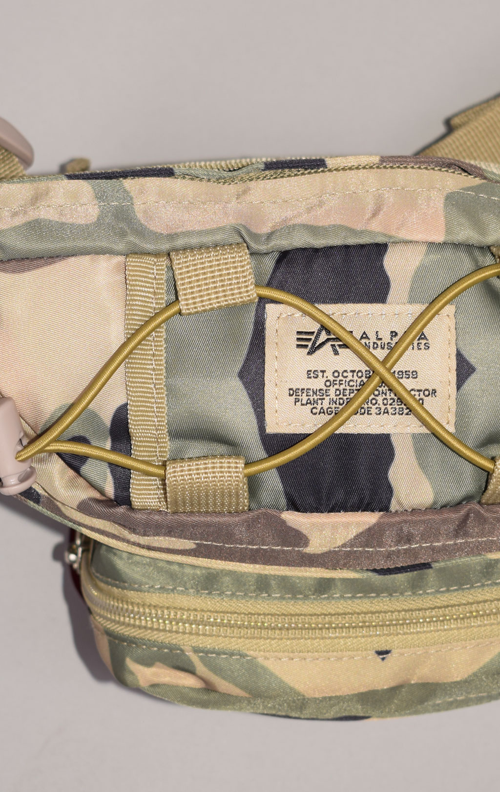 Сумка поясная ALPHA INDUSTRIES TACTICAL WAIST BAG camo woodland 65 