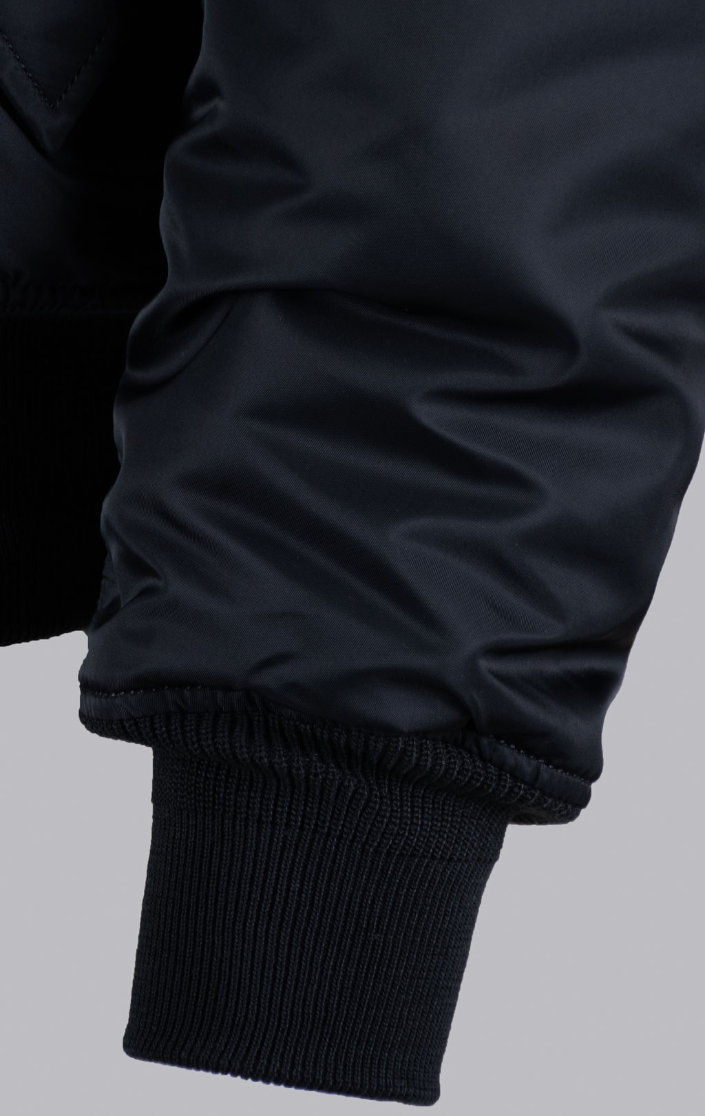 Бомбер ALPHA INDUSTRIES MA-1 HERITAGE FIT FLIGHT JACKET FW 26/27 black 