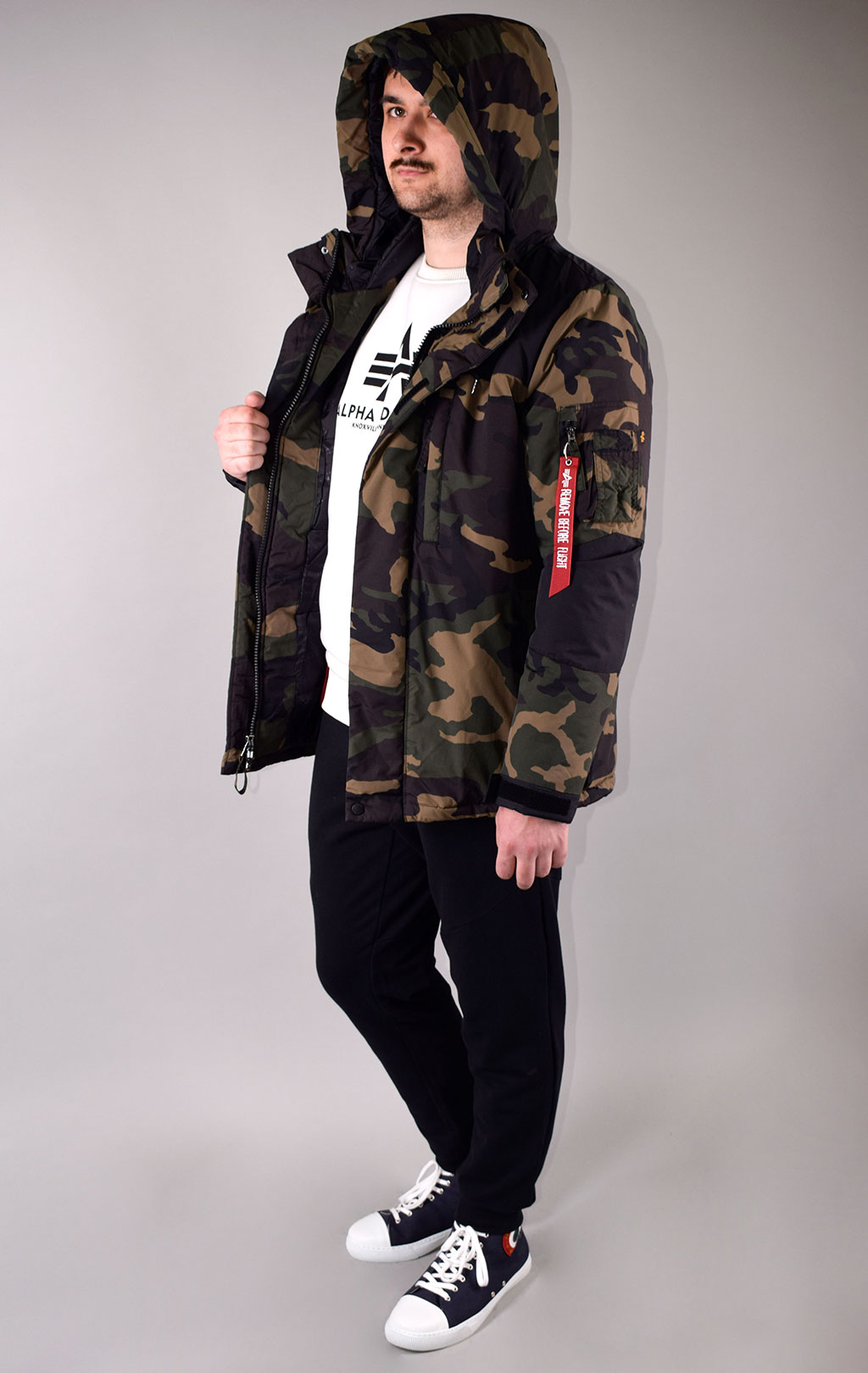 Куртка ALPHA INDUSTRIES AVALANCE PRIMALOFT dark camo woodland 