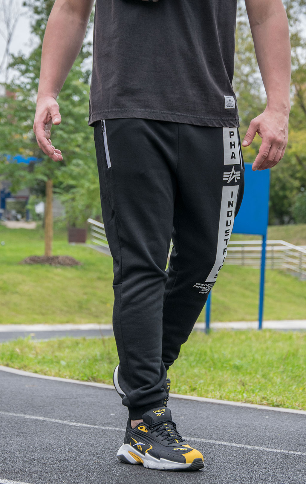 Брюки спортивные джоггеры ALPHA INDUSTRIES DEFENCE JOGGER black 