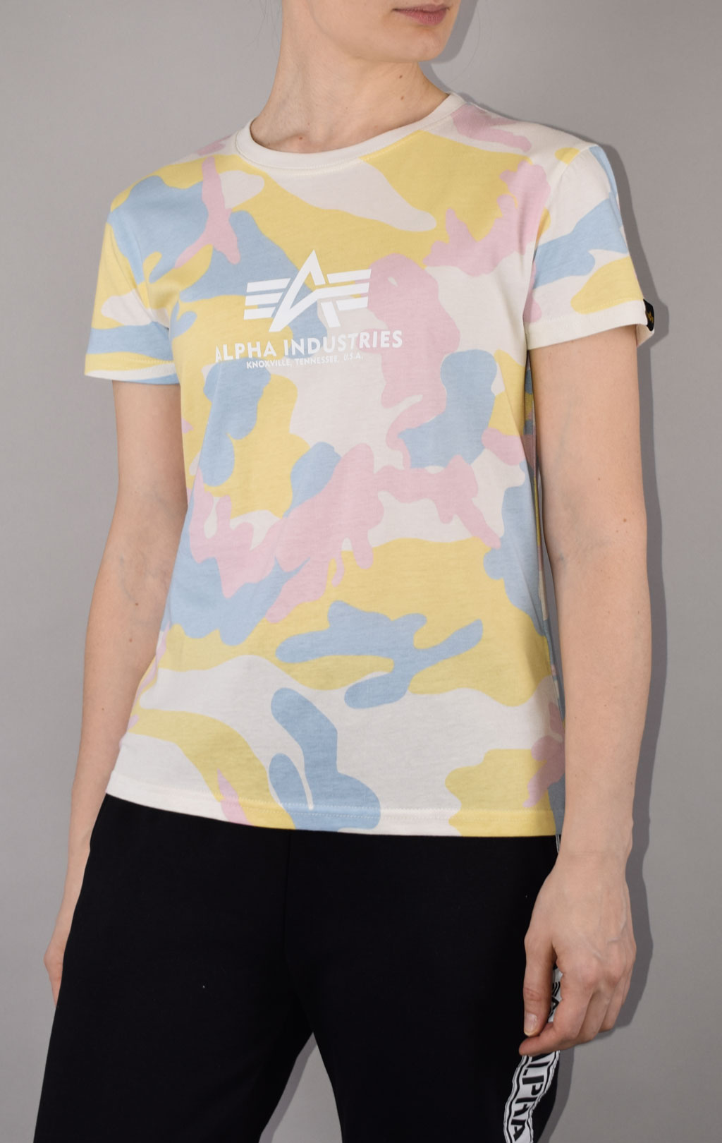 Женская футболка ALPHA INDUSTRIES NEW CAMO BASIC T yellow pink camo 