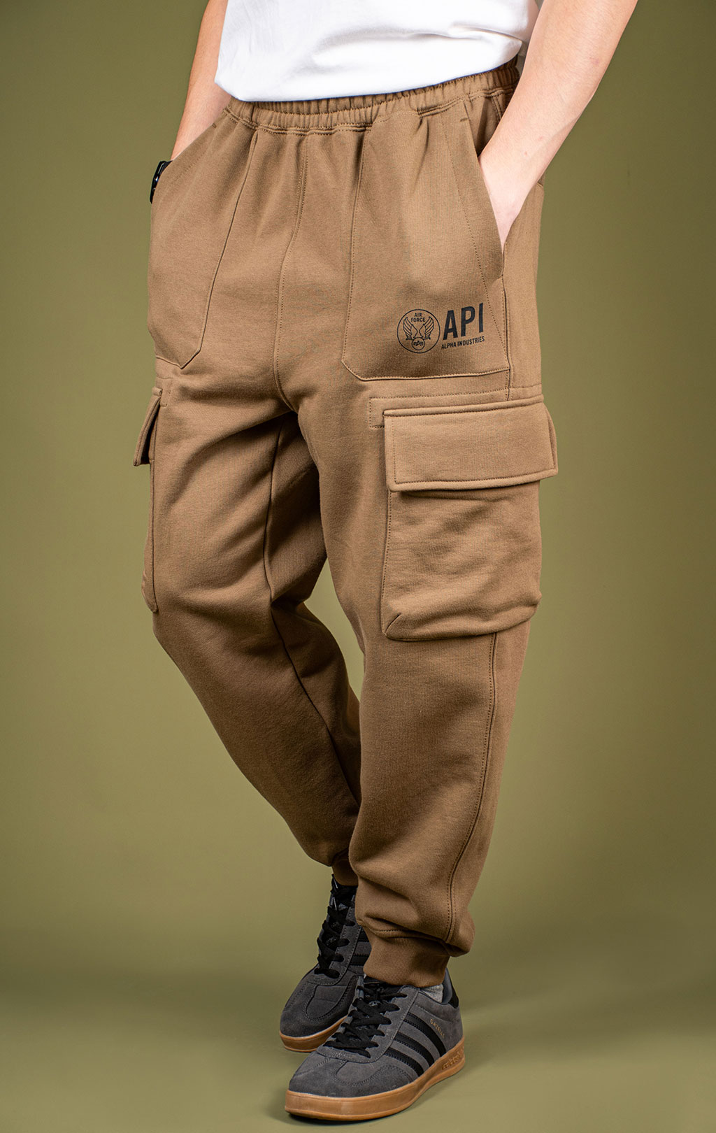 Брюки спортивные джоггеры ALPHA INDUSTRIES UNFRM CARGO SWEATPANTS FW 25/26 tan M001151 