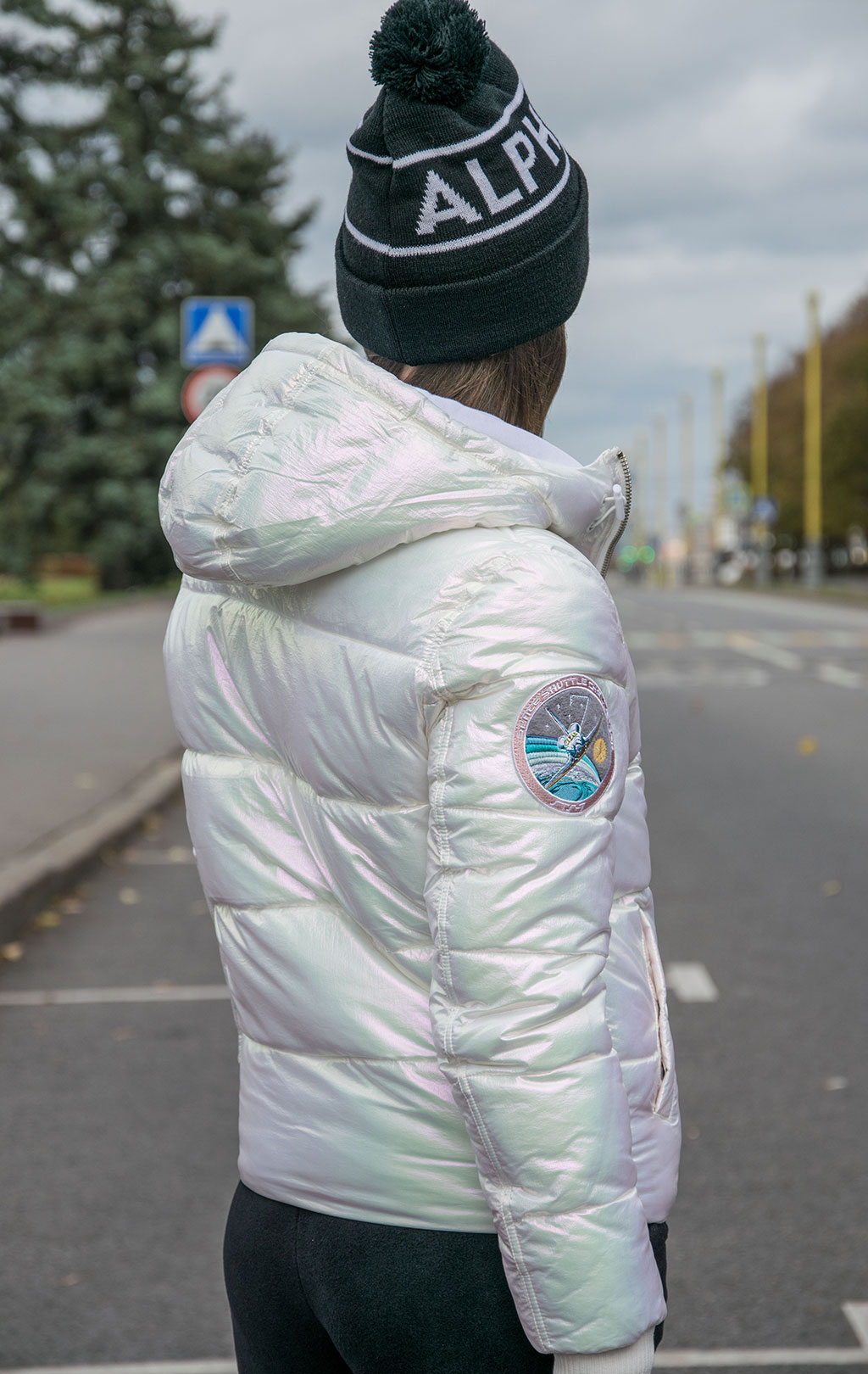Женская куртка ALPHA INDUSTRIES HOODED PUFFER NASA white 
