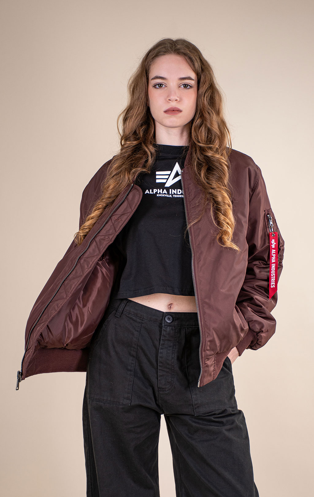 Бомбер ALPHA INDUSTRIES MA-1 RELAXED FIT FLIGHT JACKET (OXFORD LOGO) FW 26/27 cocoa 