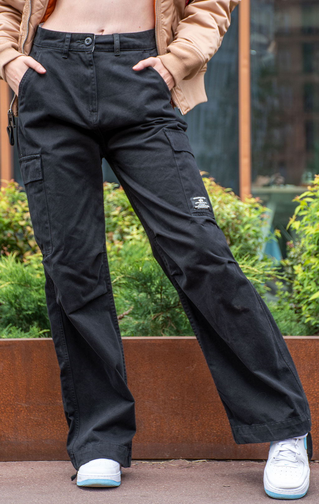 Женские брюки-карго парашюты ALPHA INDUSTRIES M-65 PANT плотные FW 24/25 black 