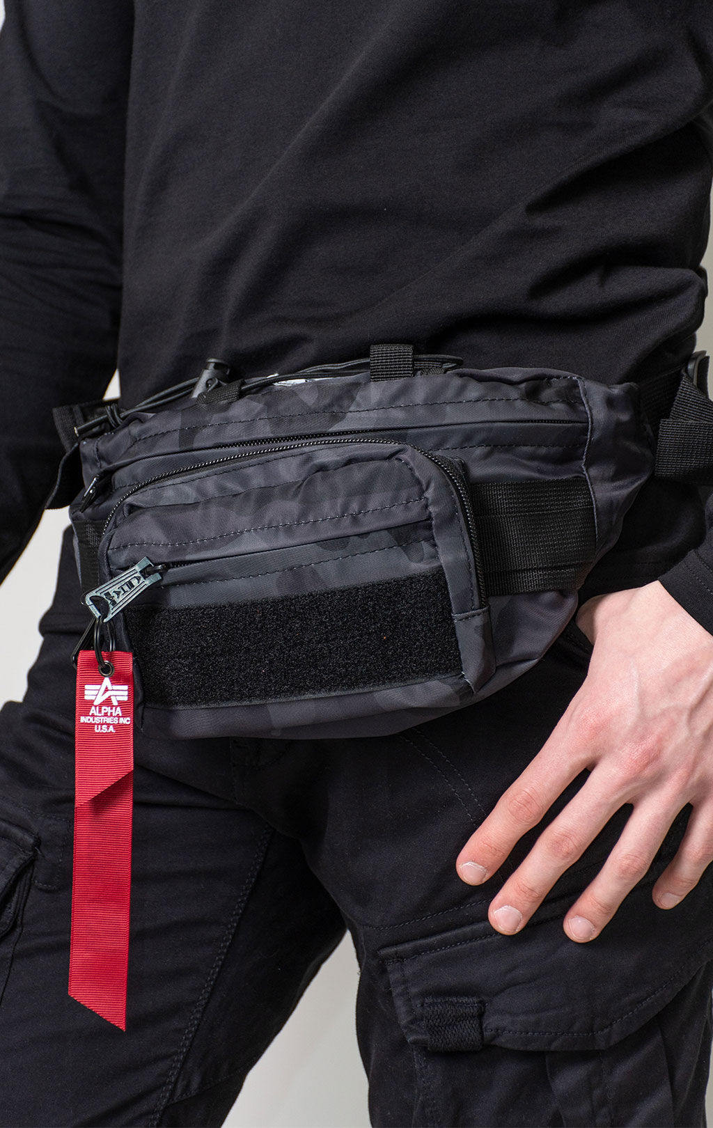 Сумка поясная ALPHA INDUSTRIES TACTICAL WAIST BAG black camo 