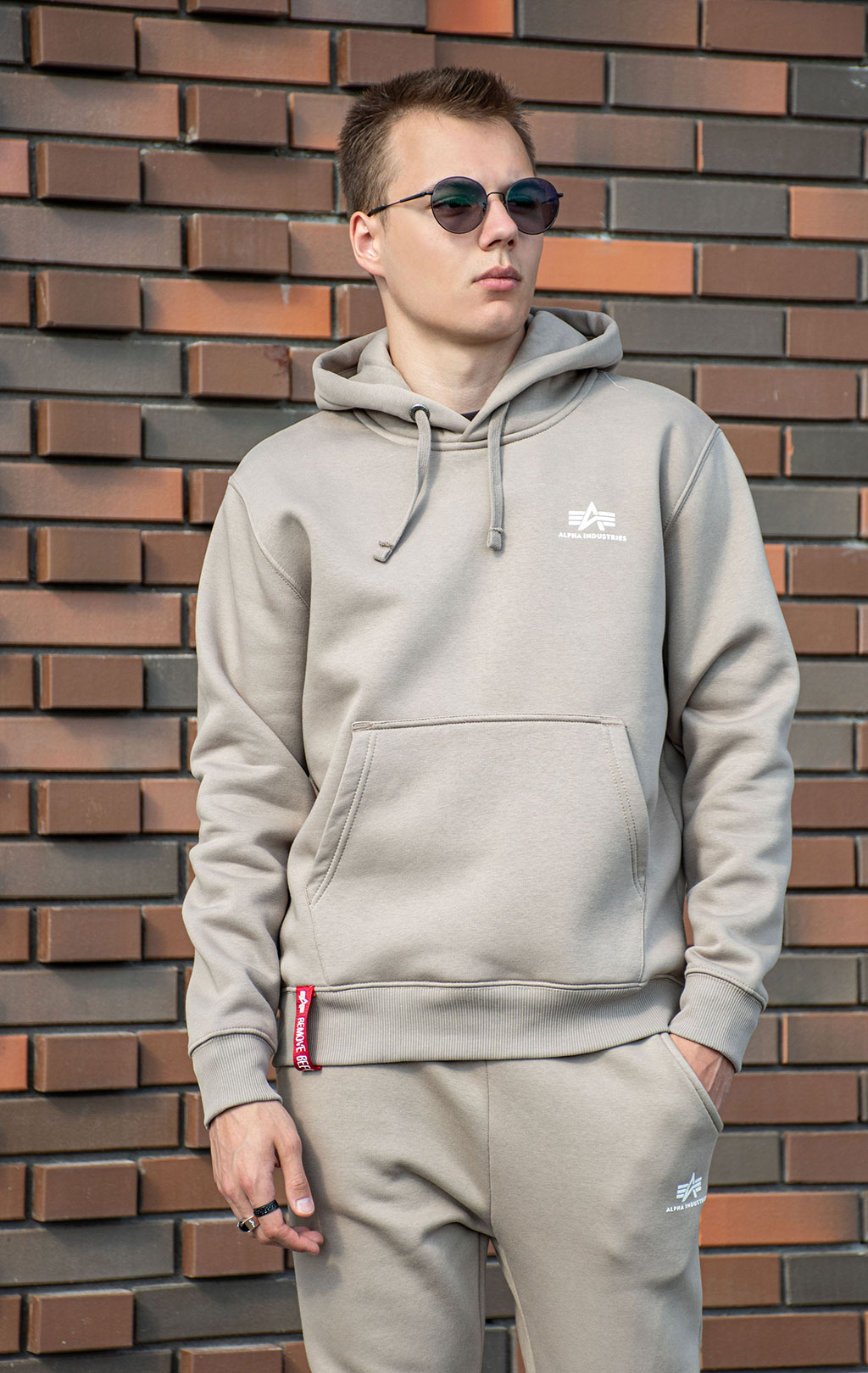 Толстовка ALPHA INDUSTRIES BASIC HOODY SMALL LOGO vintage sand 