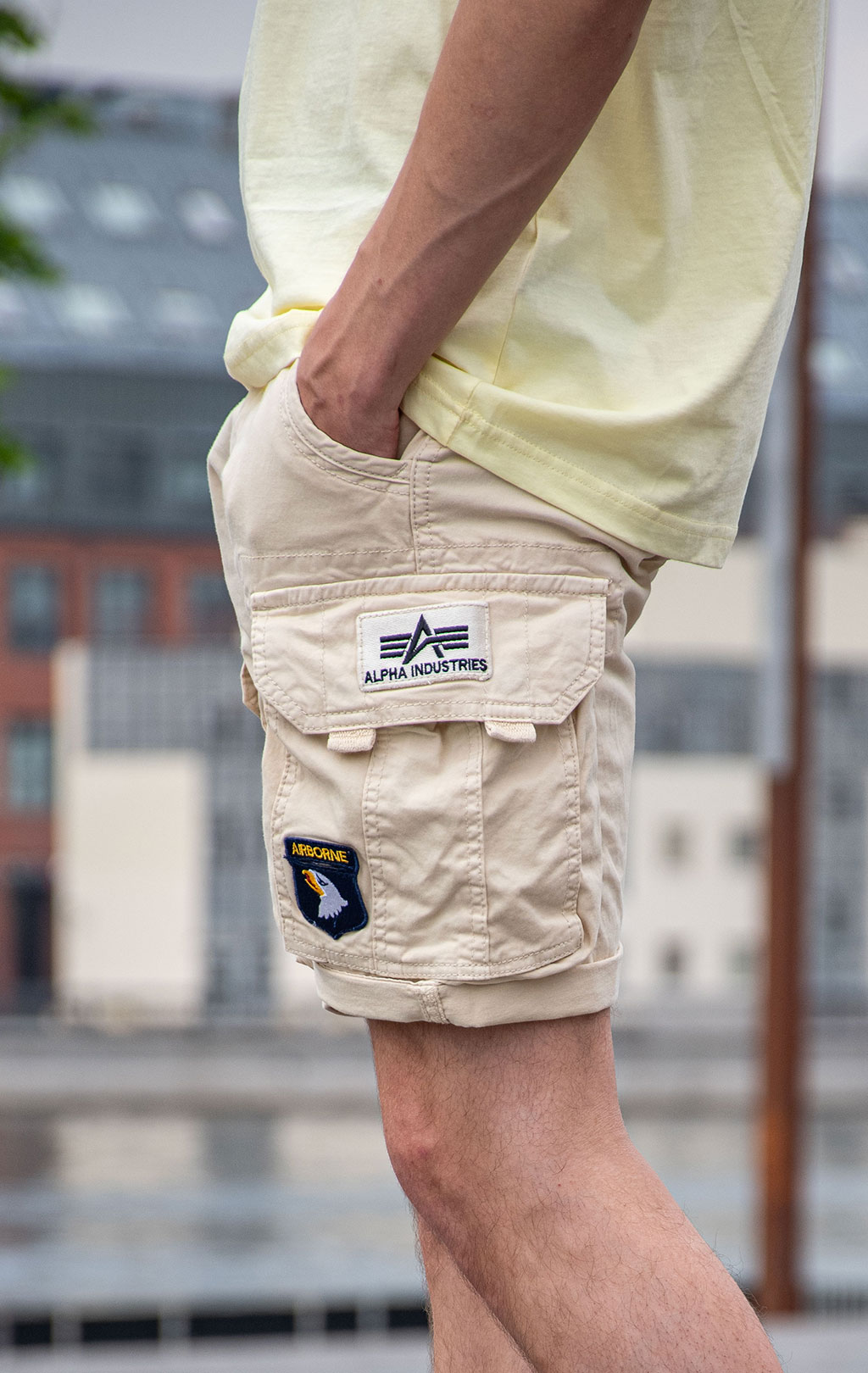 Шорты карго ALPHA INDUSTRIES CREW SHORT PATCH vintage white 