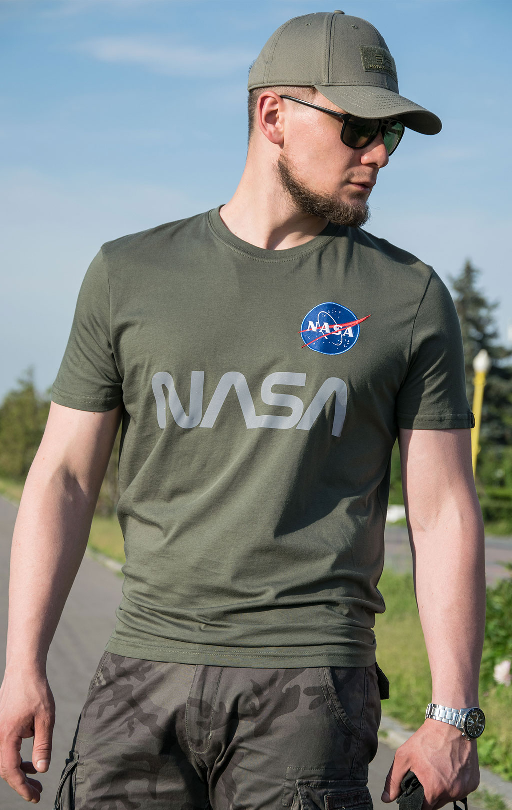 Футболка ALPHA INDUSTRIES NASA Reflective dark olive 