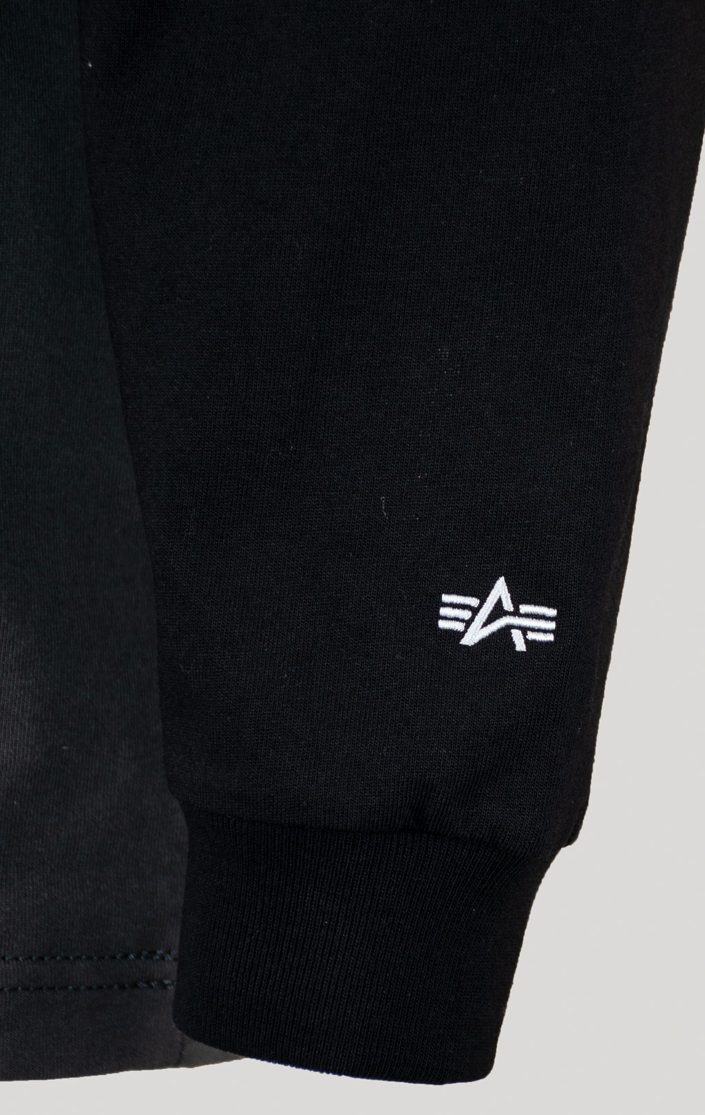 Лонгслив ALPHA INDUSTRIES UNFRM LS RAGLAN T-SHIRT FW 25/26 black M001145 
