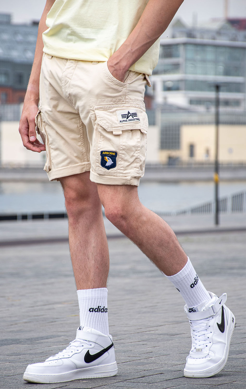 Шорты карго ALPHA INDUSTRIES CREW SHORT PATCH vintage white 