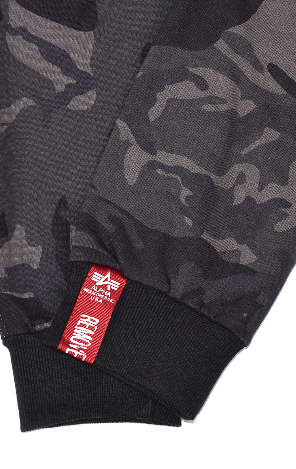 Брюки спортивные джоггеры ALPHA INDUSTRIES CARGO JOGGER black camo 