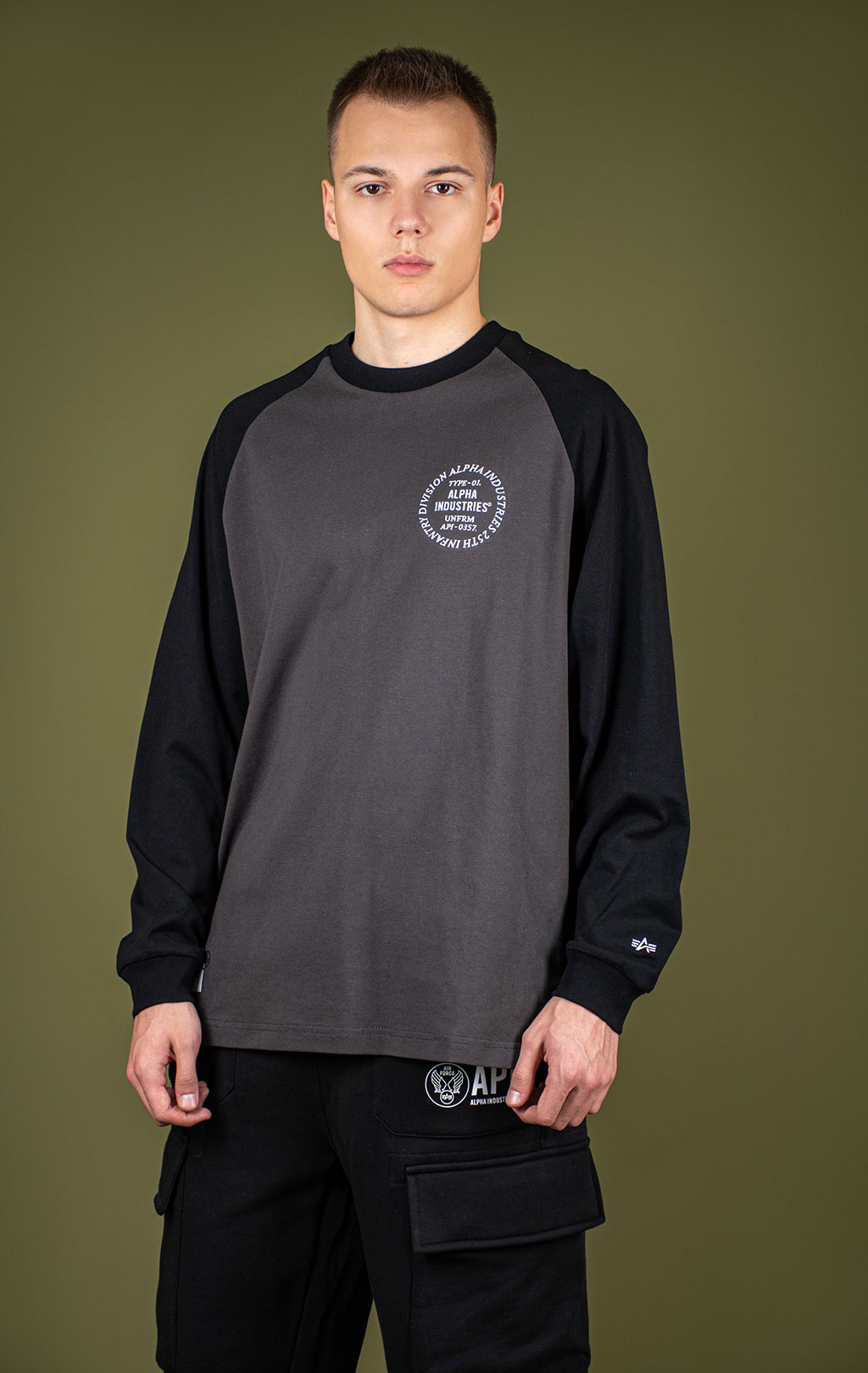 Лонгслив ALPHA INDUSTRIES UNFRM LS RAGLAN T-SHIRT FW 25/26 black M001145 