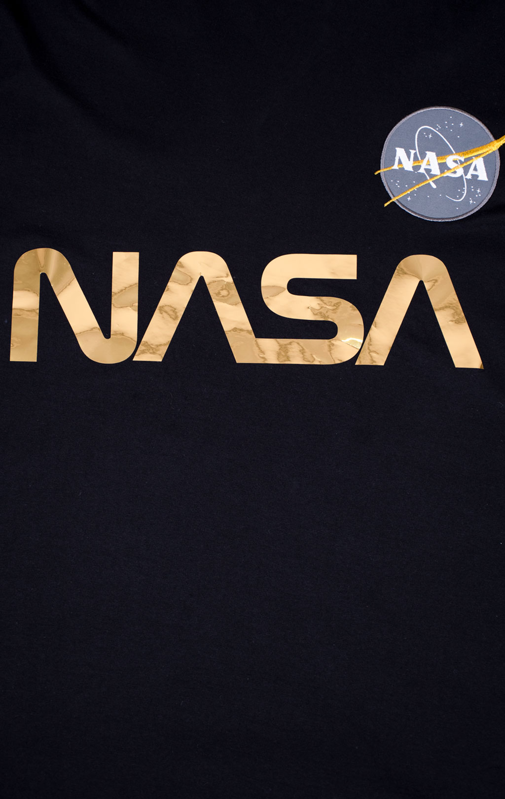 Футболка ALPHA INDUSTRIES NASA Reflective black/gold 