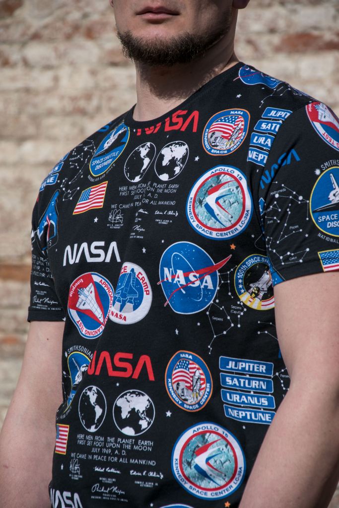 Футболка ALPHA INDUSTRIES NASA AOP black фото 1