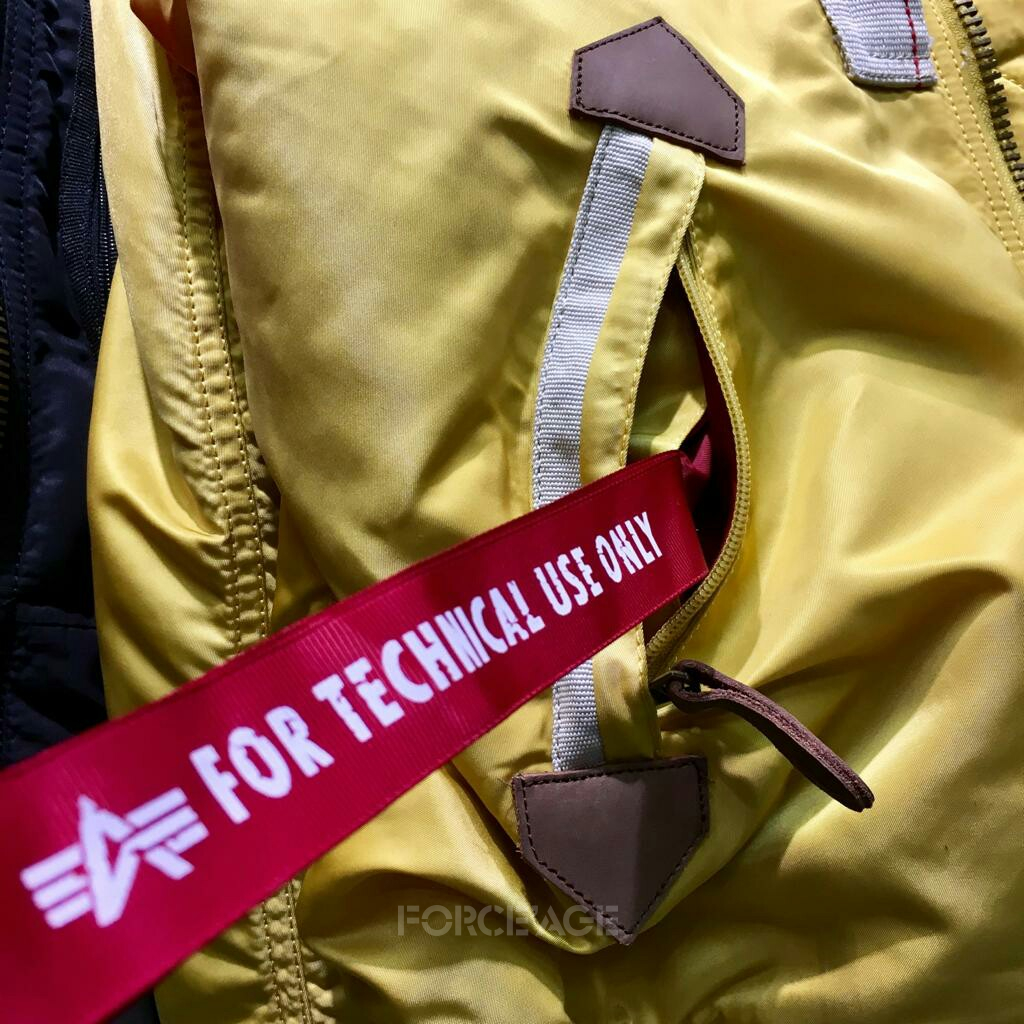 Внешние декоративные элементы отделки куртки пилот Инжектор