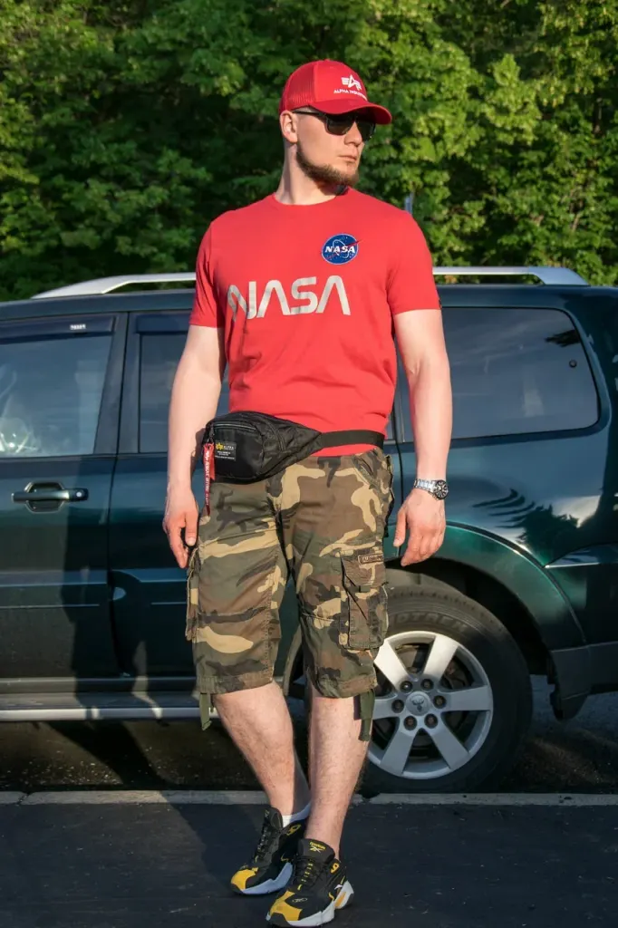 Футболка-ALPHA-INDUSTRIES-NASA-Reflective-speed-red-1.jpeg