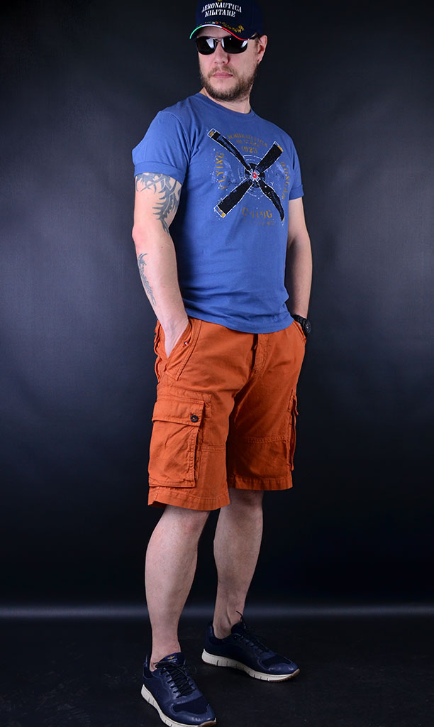 футболка Аэронавтика Милитари мужская с принтом, шорты-карго Аэронавтика оранжевые