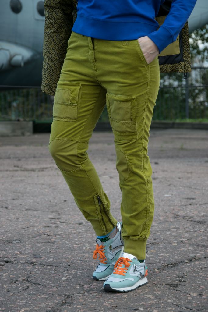 Женские спортивные брюки из велюра Аeronautica Militare цвет cedro
