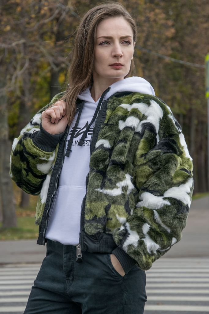 бомбер из искусственного меха