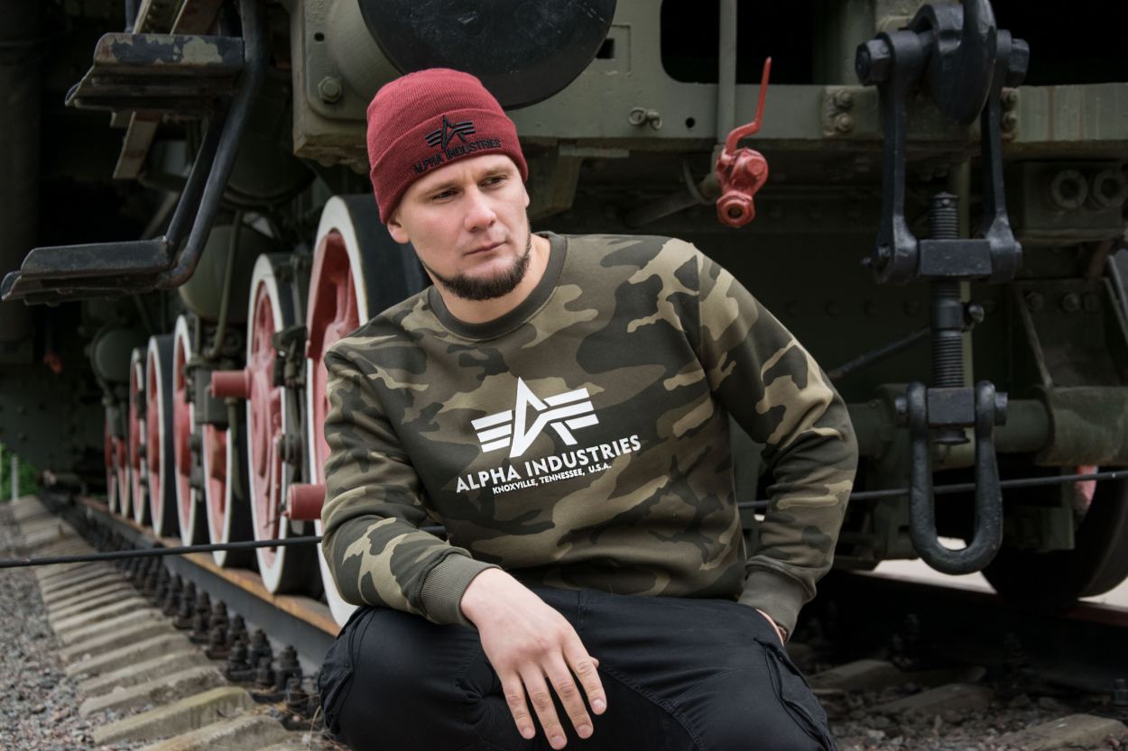 Шапка Alpha Industries с 3D логотипом