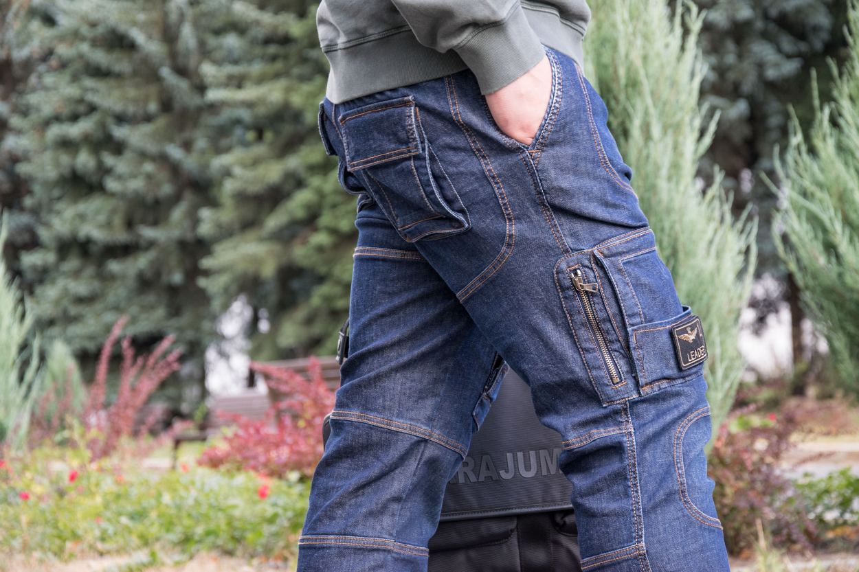 джинсы с контрастной строчкой