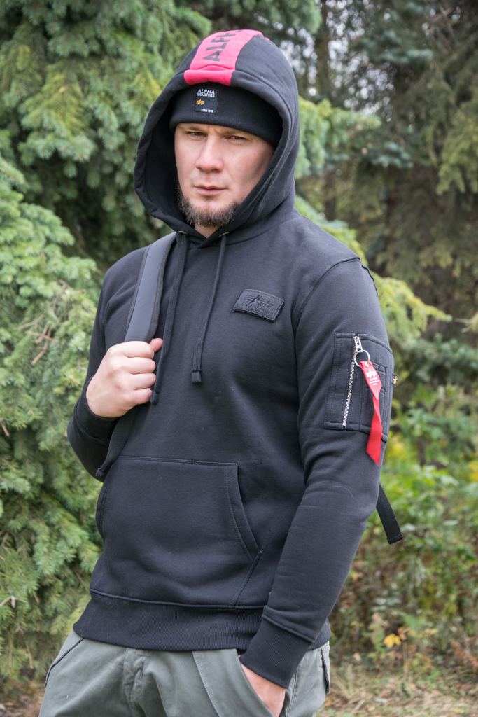 Толстовка-ALPHA-INDUSTRIES-RED-STRIPE-HOODY-black-1.jpg