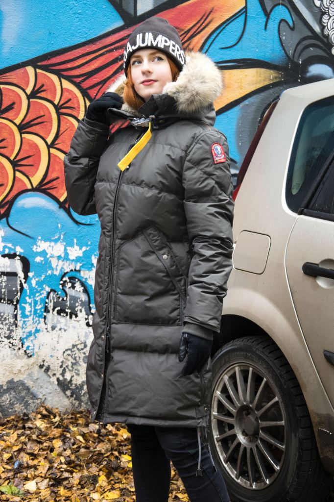 Фирменная нашивка PJS (Параджамперс) на левом рукаве куртки Long Bear