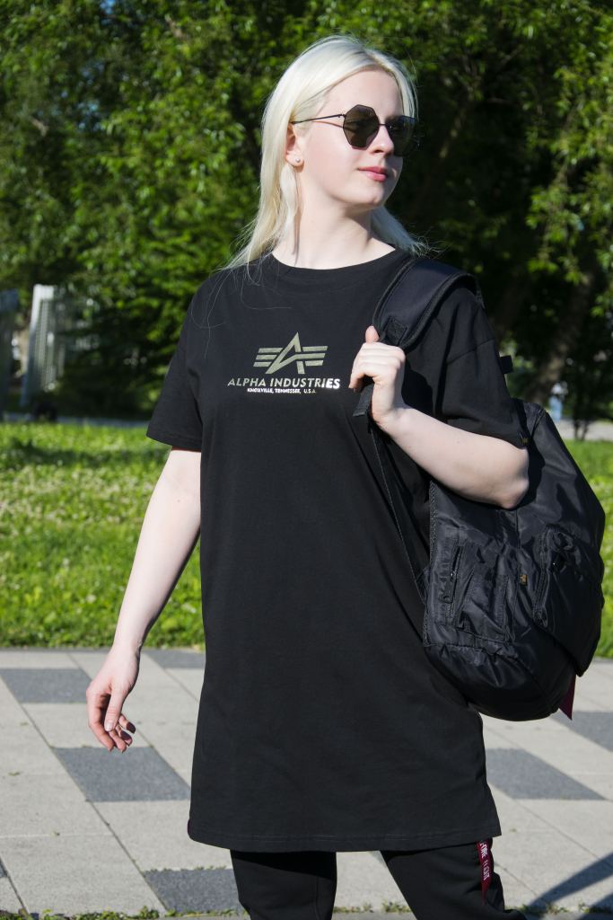 Женская футболка ALPHA INDUSTRIES BASIC T LONG FOIL PRINT blackyellow gold (1).jpg