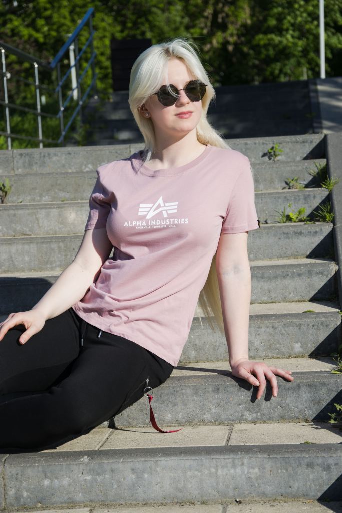 Женская футболка ALPHA INDUSTRIES NEW BASIC T silver pink (1).jpg