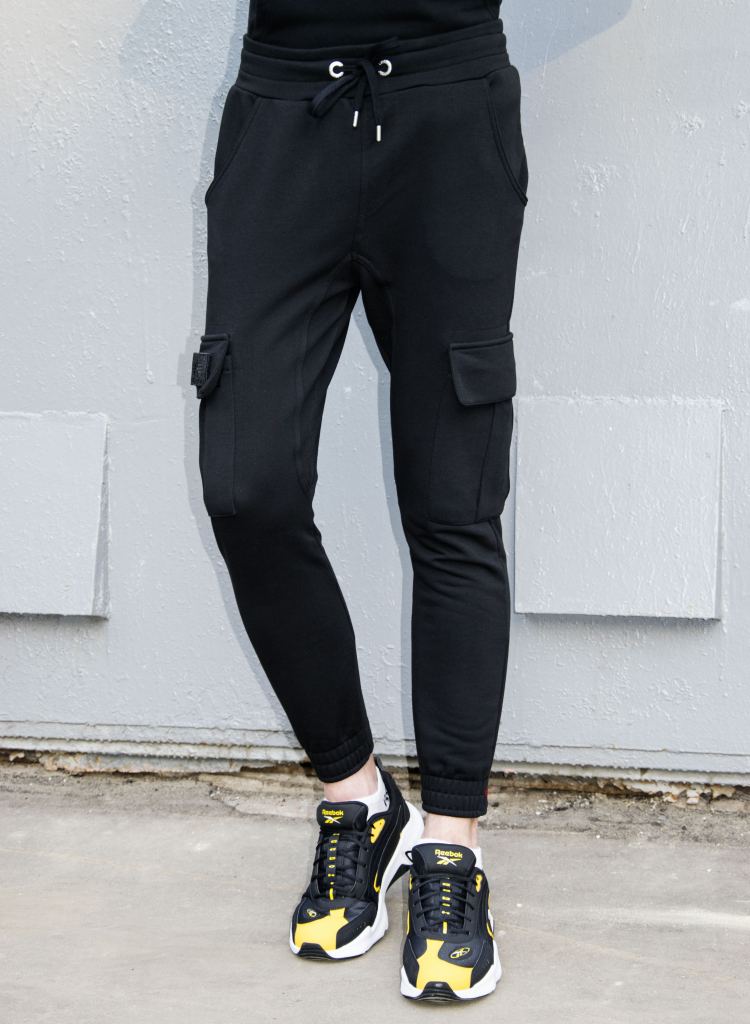 Чёрные спортивные брюки
