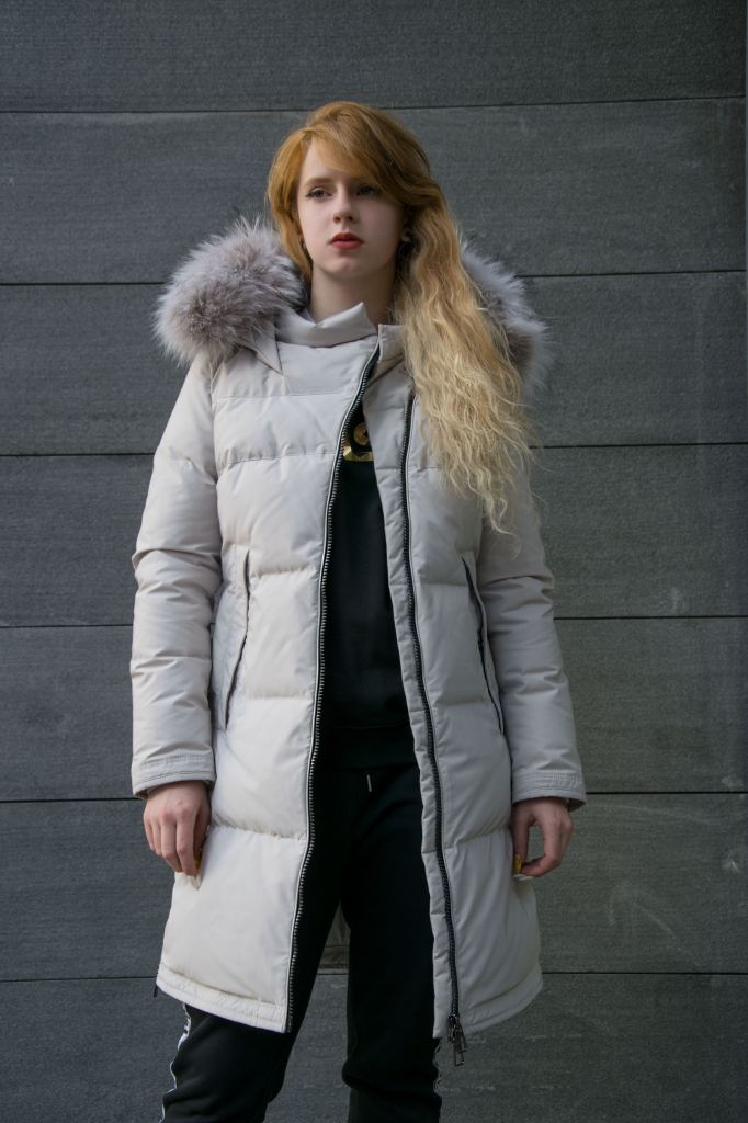 Женская зимняя пуховая куртка