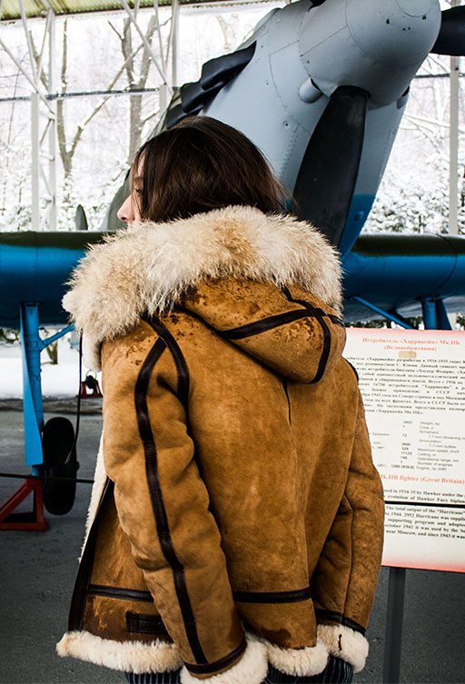Женская куртка-пилот из овчины COCKPIT USA B-3 HOODED BOMBER