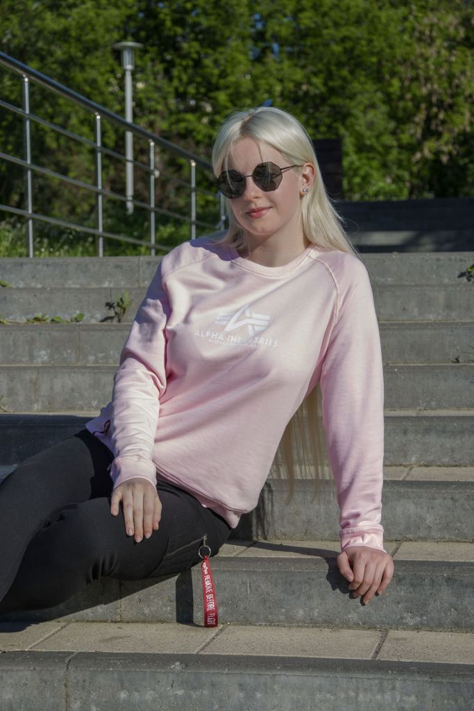 Женскии-свитшот-ALPHA-INDUSTRIES-NEW-BASIC-SWEATER-pastel-pink-(3).jpg