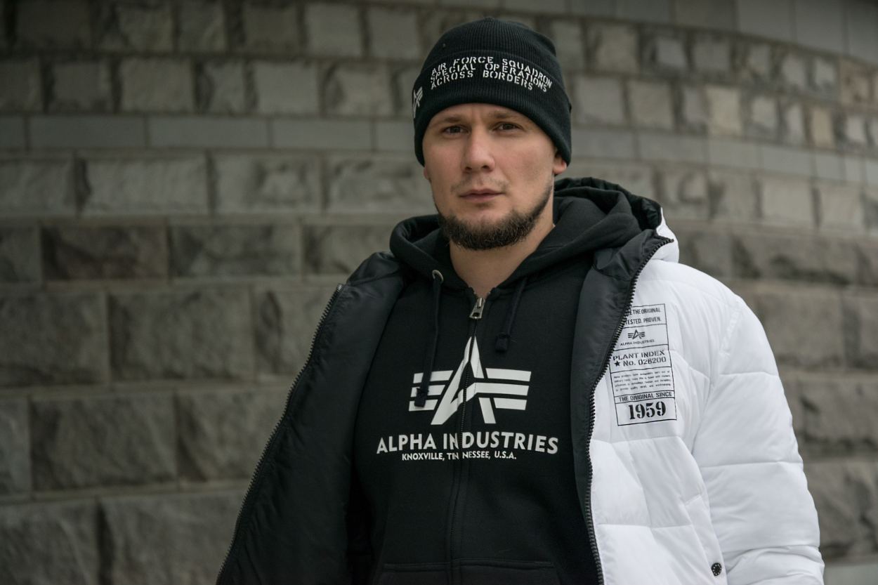 Чёрная толстовка с лого Alpha Industries