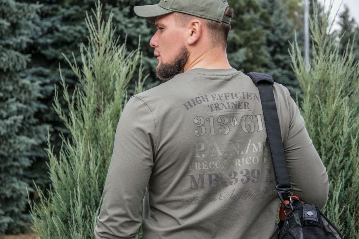 Футболка-AERONAUTICA-MILITARE-длинныи-рукав-FW-22-23-BD-verde-militare-(TS-2003)-5.jpg Футболка-AERONAUTICA-MILITARE-длинныи-рукав-FW-22-23-BD-verde-militare-(TS-2003)-5.jpg