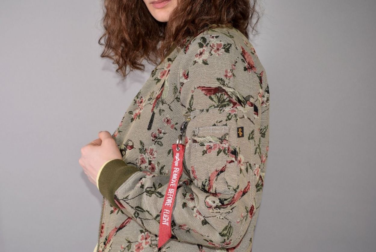 Женская ветровка-бомбер ALPHA INDUSTRIES JACQUARD L-2B floral jacquard